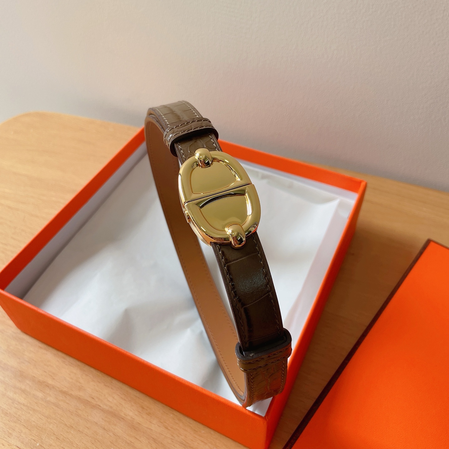 HERMES 18mm腰帶 腰封 猪鼻子精品五金 搭配高光鳄鱼纹小牛皮，优雅时尚，均码可伸缩， 