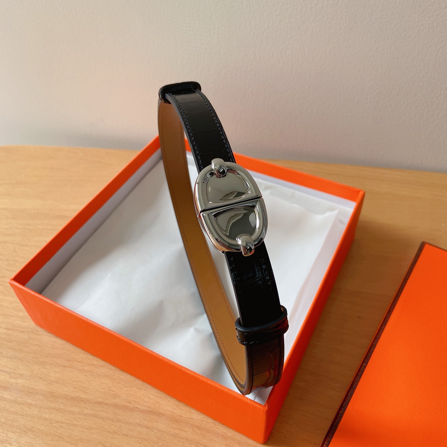 HERMES 18mm腰帶 腰封 猪鼻子精品五金 搭配高光鳄鱼纹小牛皮，优雅时尚，均码可伸缩， 