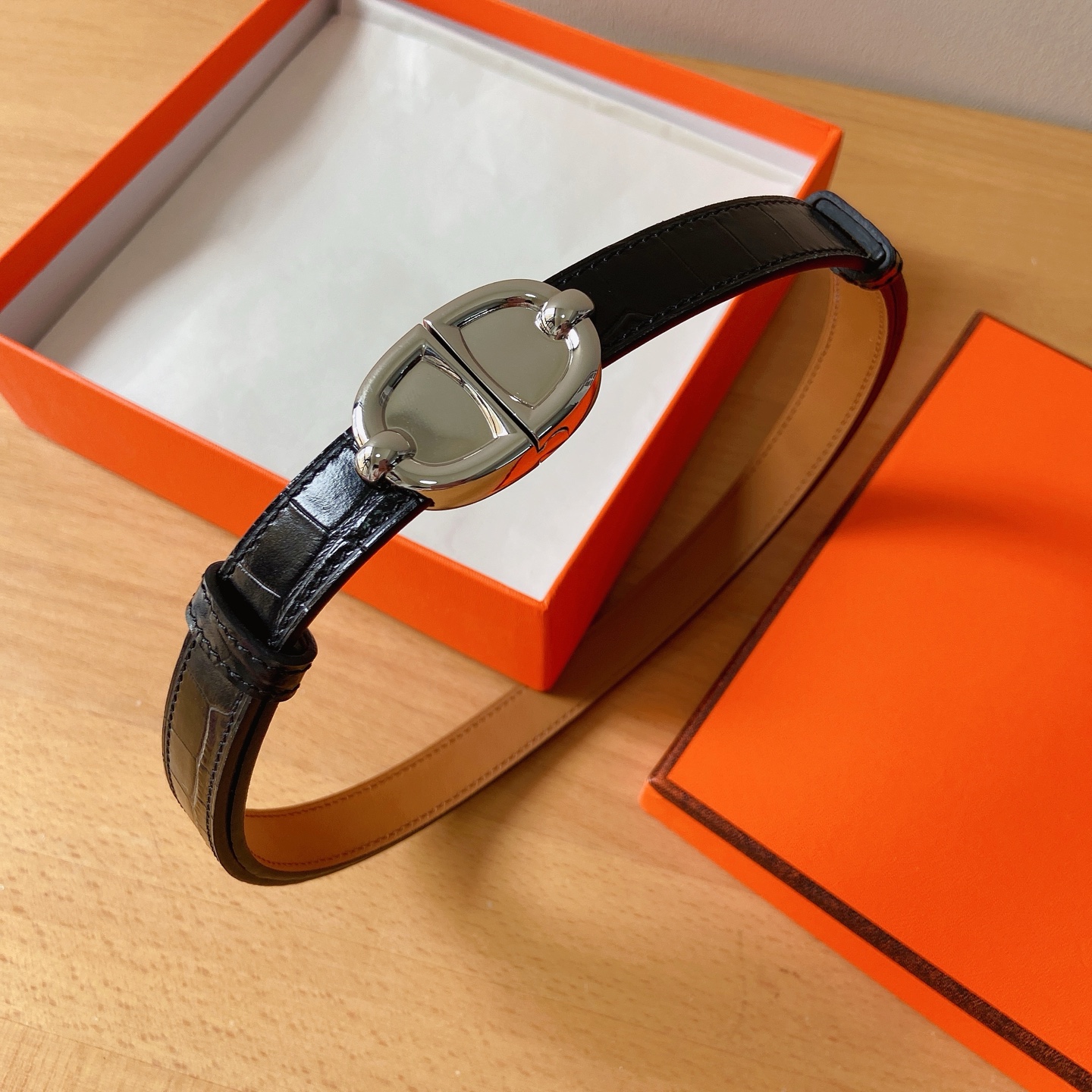 HERMES 18mm腰帶 腰封 猪鼻子精品五金 搭配高光鳄鱼纹小牛皮，优雅时尚，均码可伸缩， 