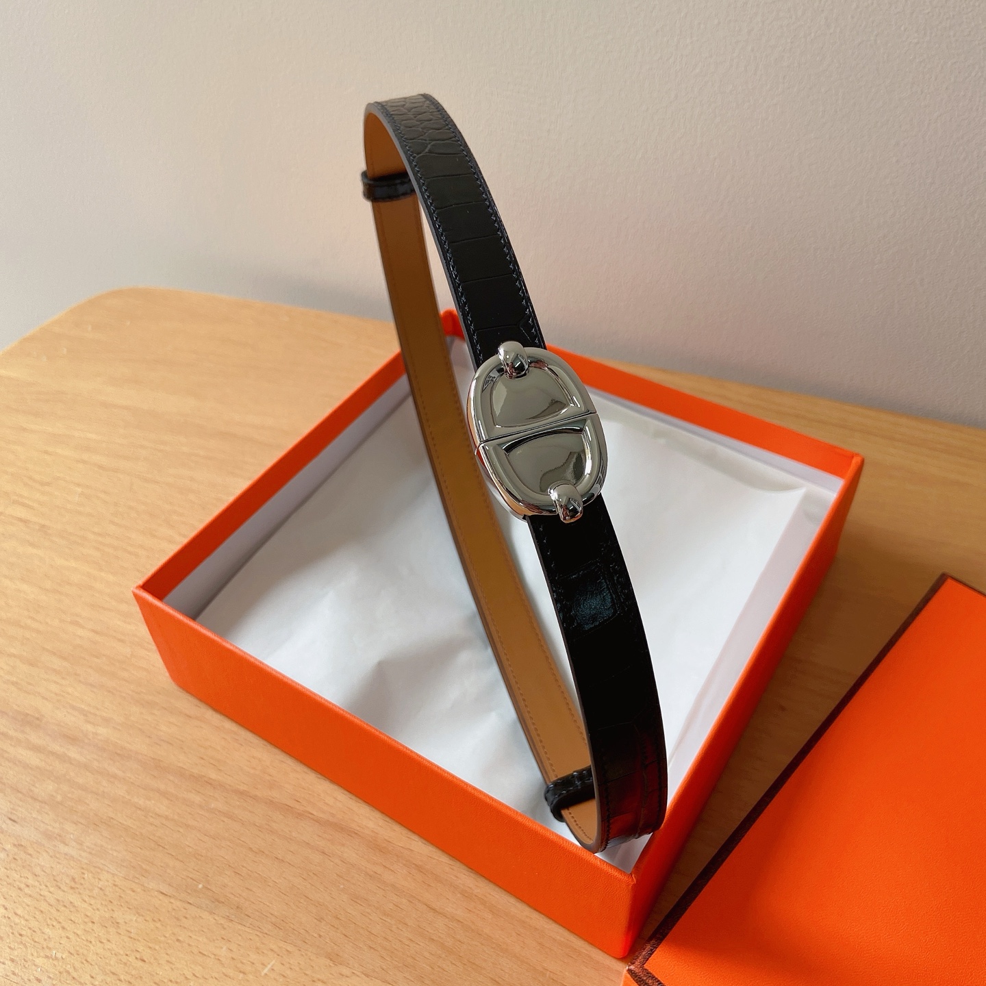 HERMES 18mm腰帶 腰封 猪鼻子精品五金 搭配高光鳄鱼纹小牛皮，优雅时尚，均码可伸缩， 