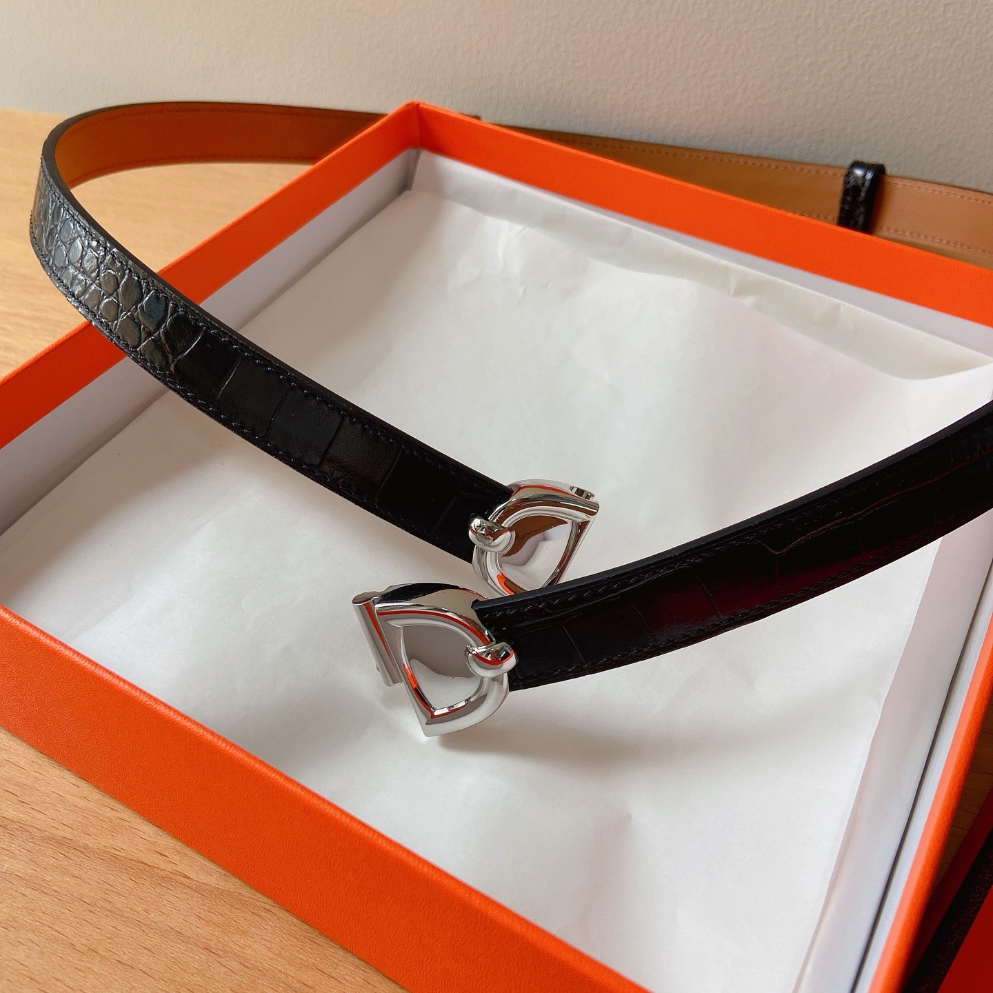 HERMES 18mm腰帶 腰封 猪鼻子精品五金 搭配高光鳄鱼纹小牛皮，优雅时尚，均码可伸缩， 