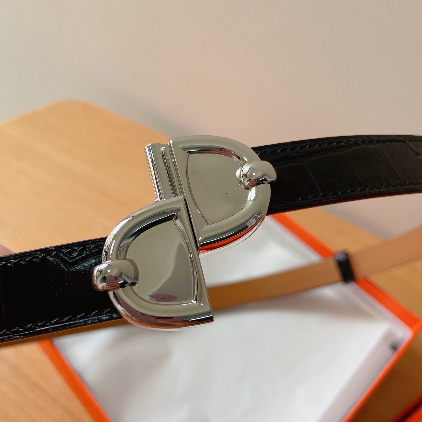 HERMES 18mm腰帶 腰封 猪鼻子精品五金 搭配高光鳄鱼纹小牛皮，优雅时尚，均码可伸缩， 