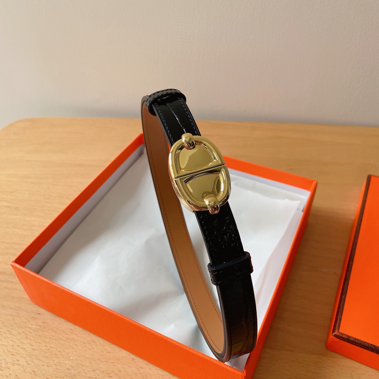 HERMES 18mm腰帶 腰封 猪鼻子精品五金 搭配高光鳄鱼纹小牛皮，优雅时尚，均码可伸缩， 