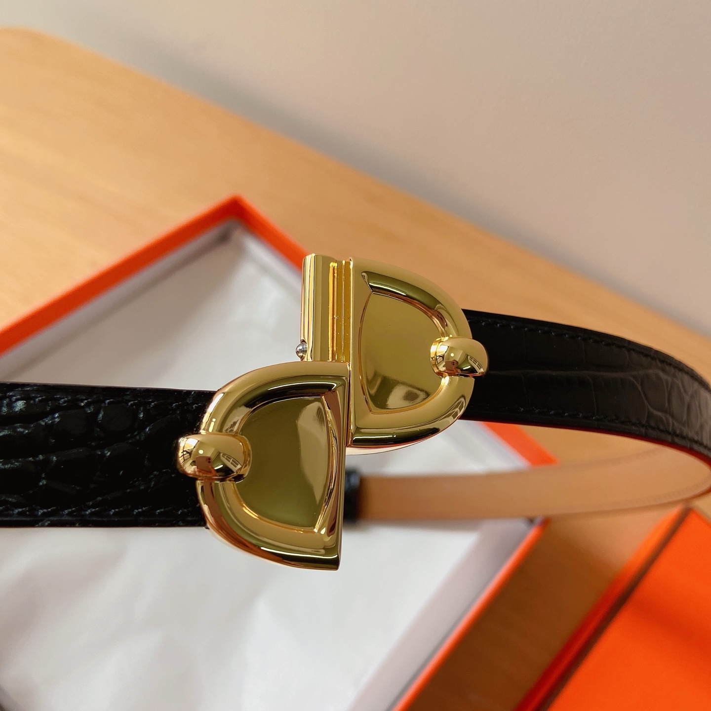 HERMES 18mm腰帶 腰封 猪鼻子精品五金 搭配高光鳄鱼纹小牛皮，优雅时尚，均码可伸缩， 