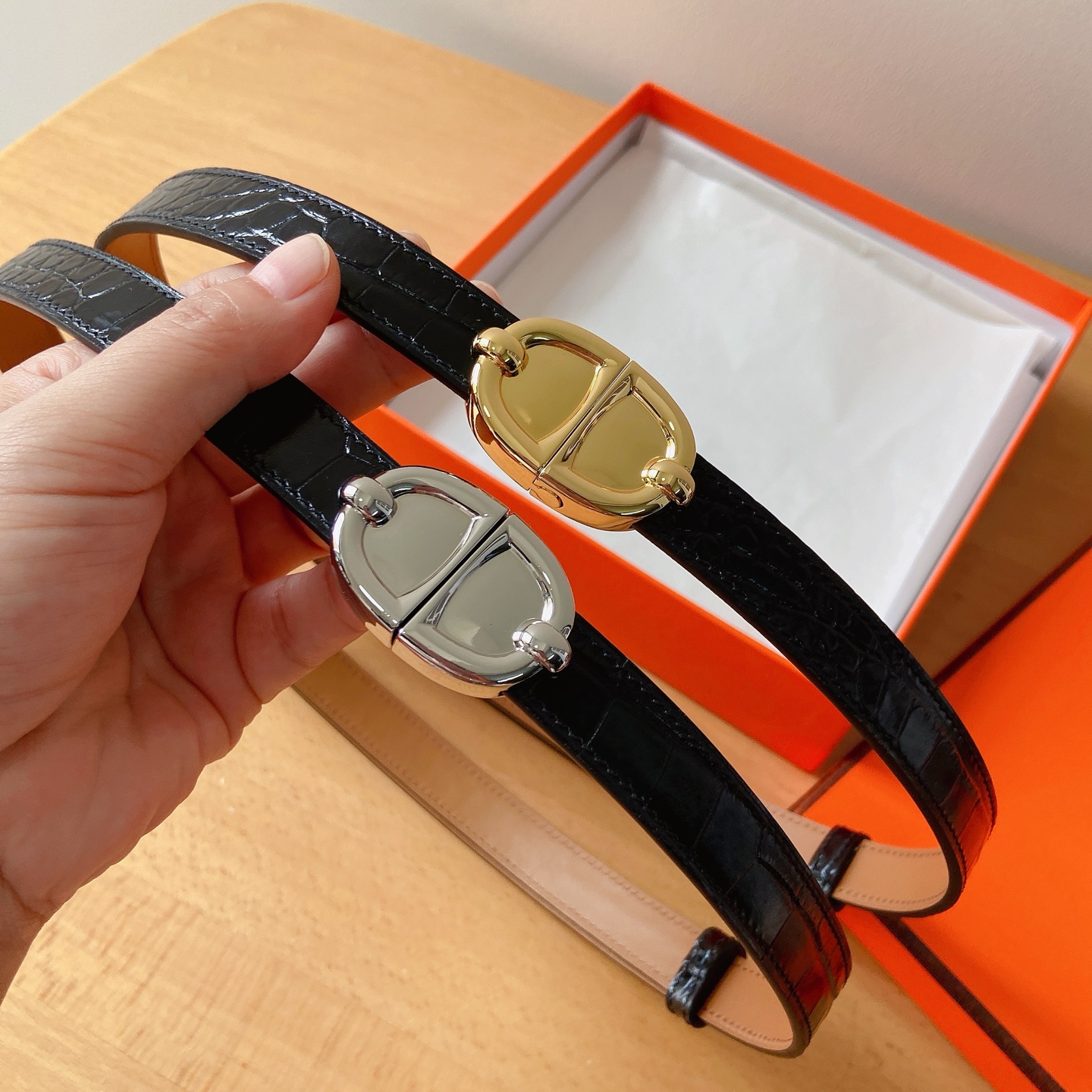 HERMES 18mm腰帶 腰封 猪鼻子精品五金 搭配高光鳄鱼纹小牛皮，优雅时尚，均码可伸缩， 