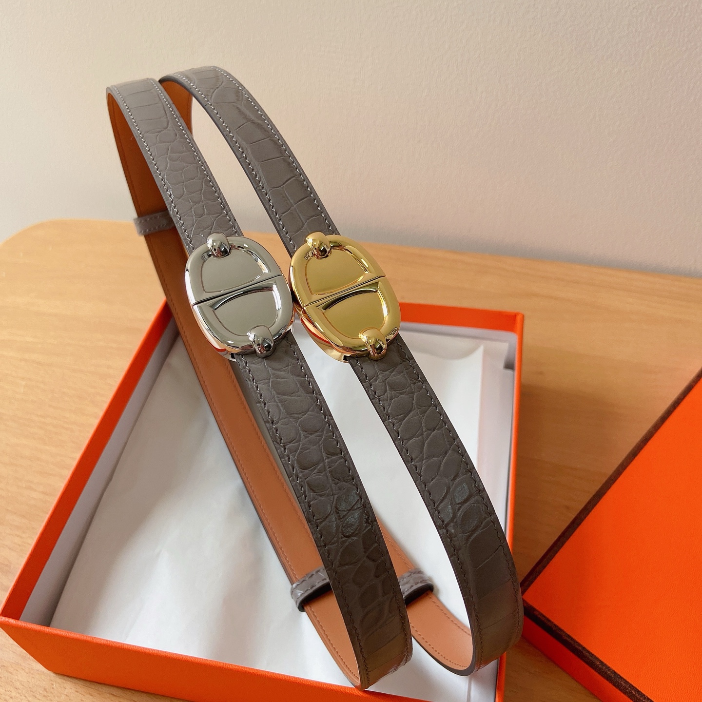 HERMES 18mm腰帶 腰封 猪鼻子精品五金 搭配高光鳄鱼纹小牛皮，优雅时尚，均码可伸缩， 