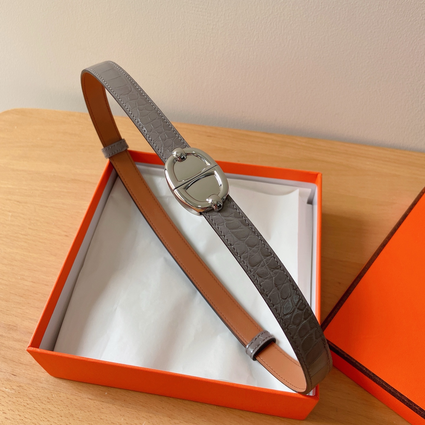 HERMES 18mm腰帶 腰封 猪鼻子精品五金 搭配高光鳄鱼纹小牛皮，优雅时尚，均码可伸缩， 