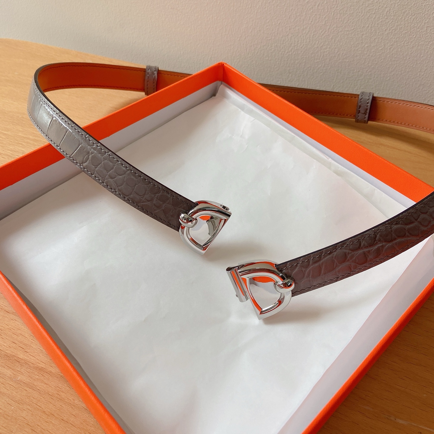 HERMES 18mm腰帶 腰封 猪鼻子精品五金 搭配高光鳄鱼纹小牛皮，优雅时尚，均码可伸缩， 