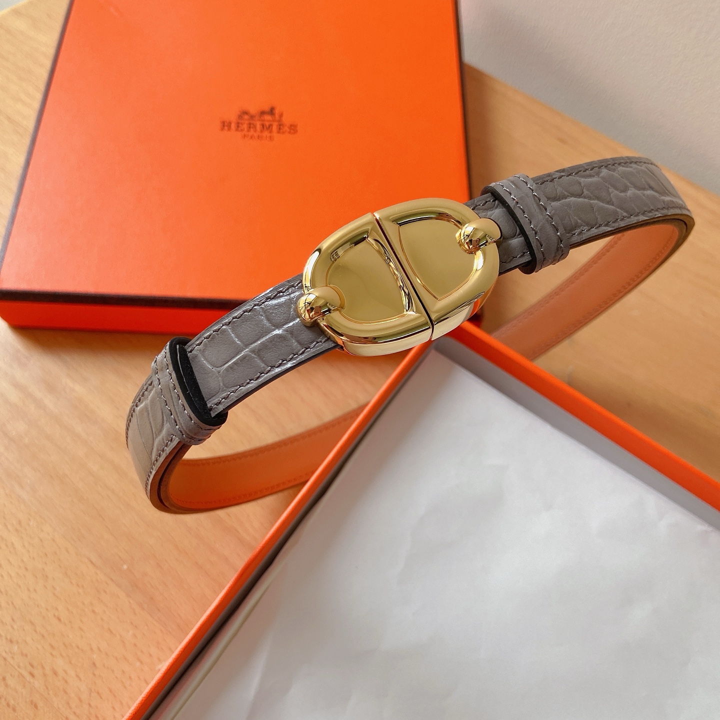 HERMES 18mm腰帶 腰封 猪鼻子精品五金 搭配高光鳄鱼纹小牛皮，优雅时尚，均码可伸缩， 