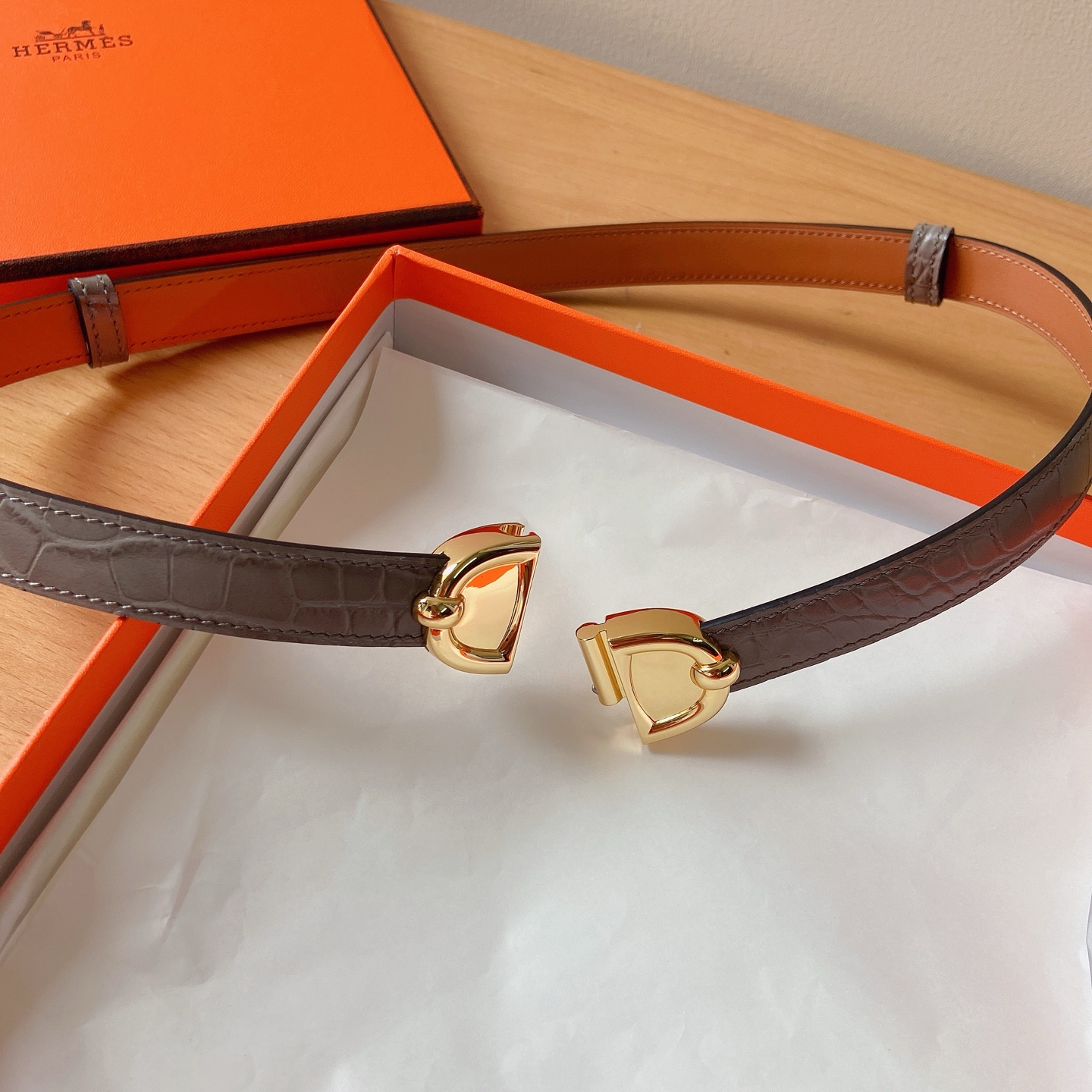 HERMES 18mm腰帶 腰封 猪鼻子精品五金 搭配高光鳄鱼纹小牛皮，优雅时尚，均码可伸缩， 