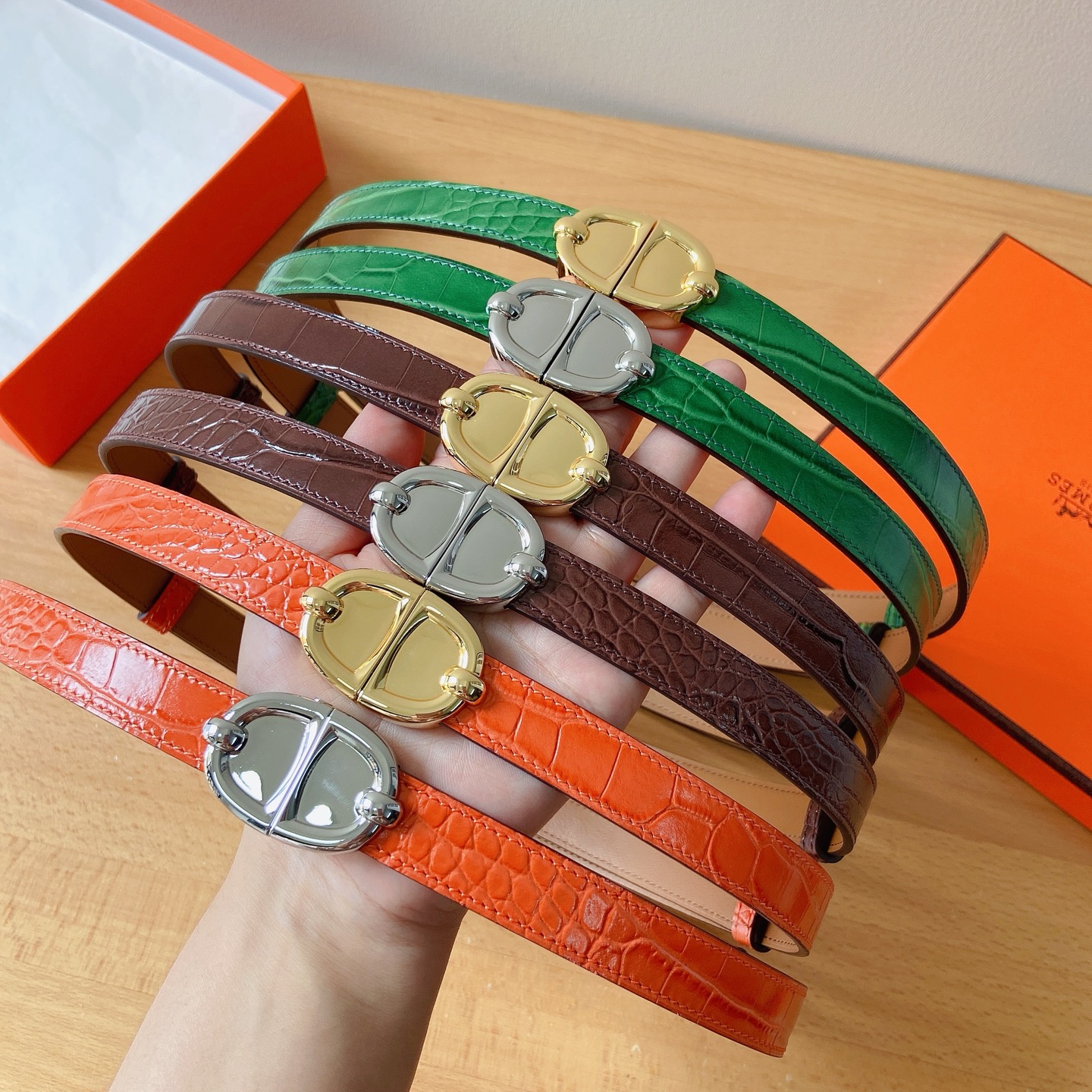 HERMES 18mm腰帶 腰封 猪鼻子精品五金 搭配高光鳄鱼纹小牛皮，优雅时尚，均码可伸缩， 