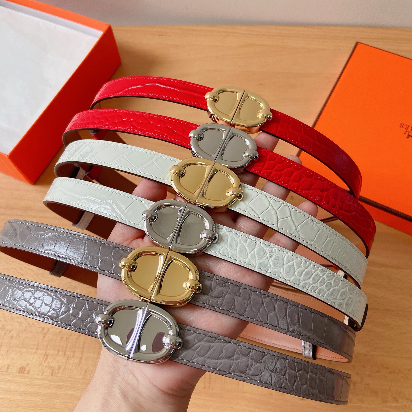 HERMES 18mm腰帶 腰封 猪鼻子精品五金 搭配高光鳄鱼纹小牛皮，优雅时尚，均码可伸缩， 