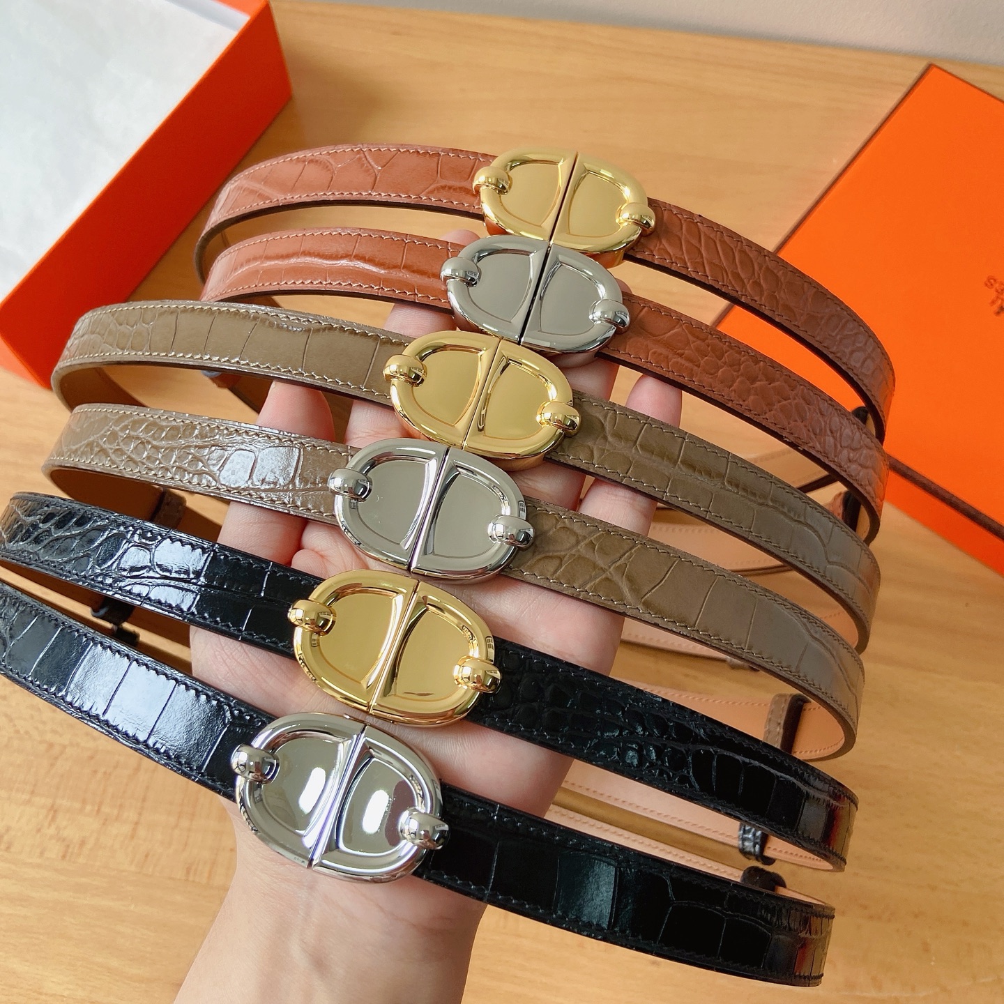 HERMES 18mm腰帶 腰封 猪鼻子精品五金 搭配高光鳄鱼纹小牛皮，优雅时尚，均码可伸缩， 