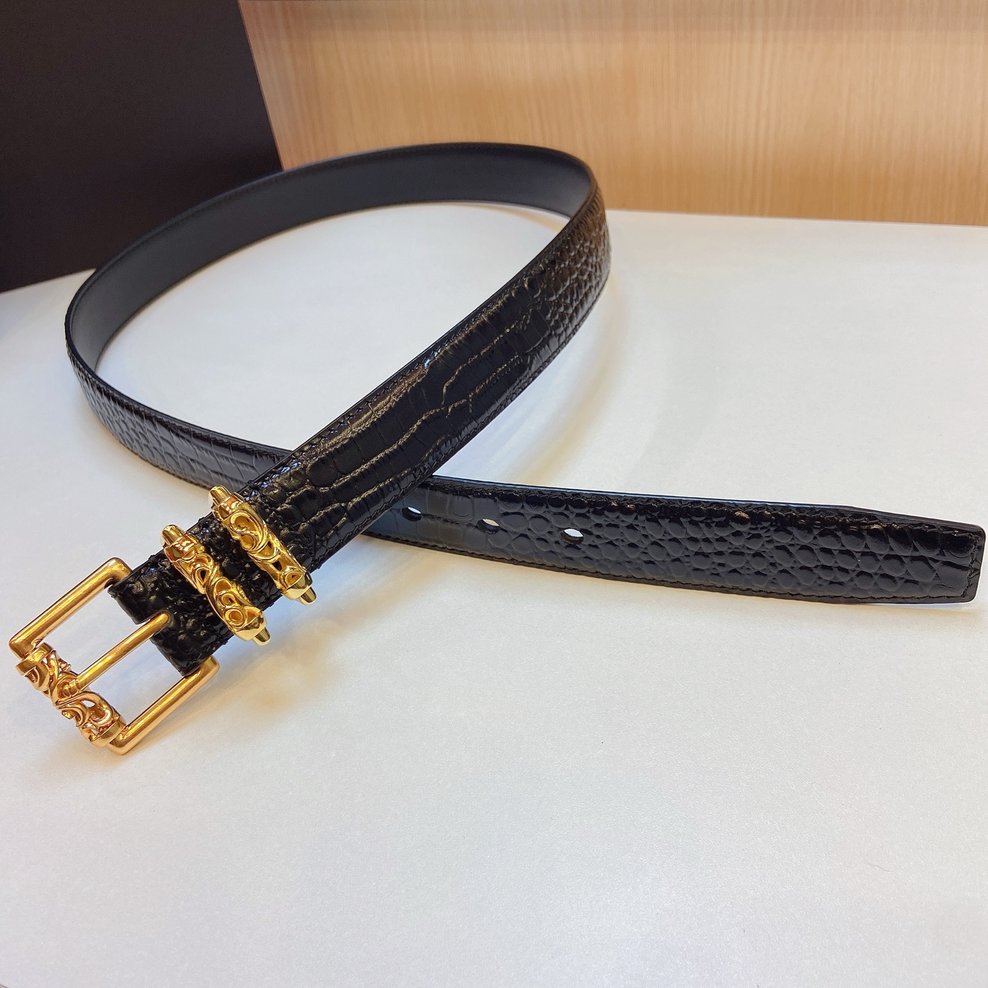 𝐂𝐡𝐫𝐨𝐦𝐞𝐇𝐞𝐚𝐫𝐭𝐬 克罗心腰带。小号滚轴藤蔓三件套针扣，黄铜镀24K真金五金搭配原版鳄鱼头层牛皮，宽度3.0厘米，