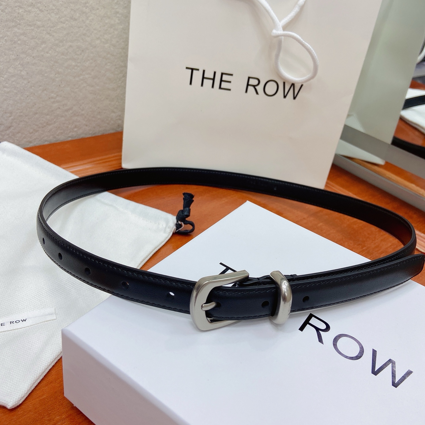THE  ROW    双面小牛皮腰带，宽度2.0cm，简约时尚，