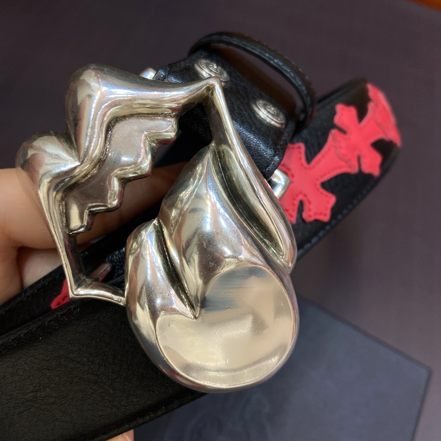 𝐂𝐡𝐫𝐨𝐦𝐞𝐇𝐞𝐚𝐫𝐭𝐬 克罗心满十字花腰带。滚石大舌头👅黄铜镀925银五金搭配原版油腊头层牛皮，宽度3.8厘米， 整体