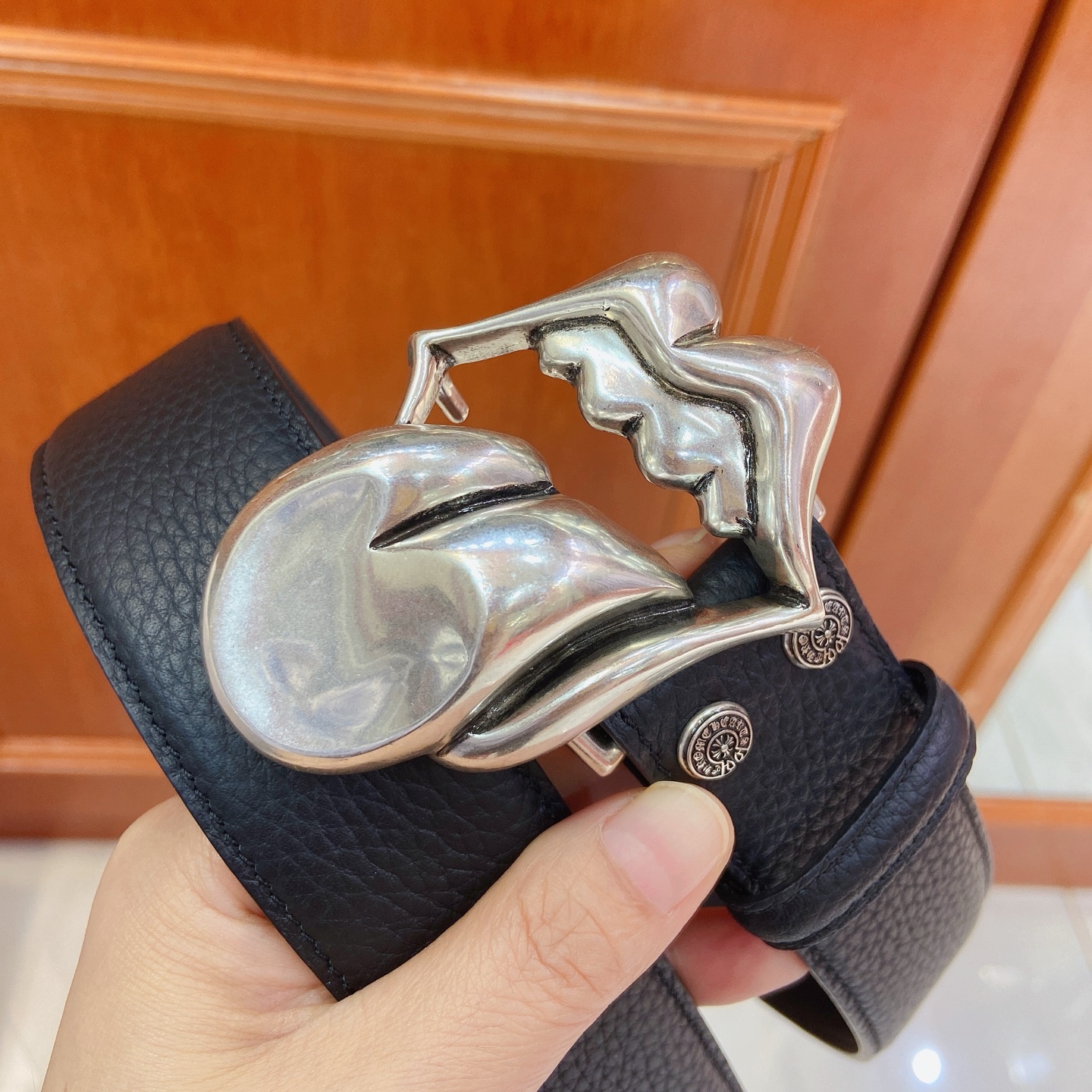 𝐂𝐡𝐫𝐨𝐦𝐞𝐇𝐞𝐚𝐫𝐭𝐬 克罗心腰带。滚石大舌头👅黄铜镀925银五金搭配原版荔枝头层牛皮，宽度3.8厘米， 整体风格融合