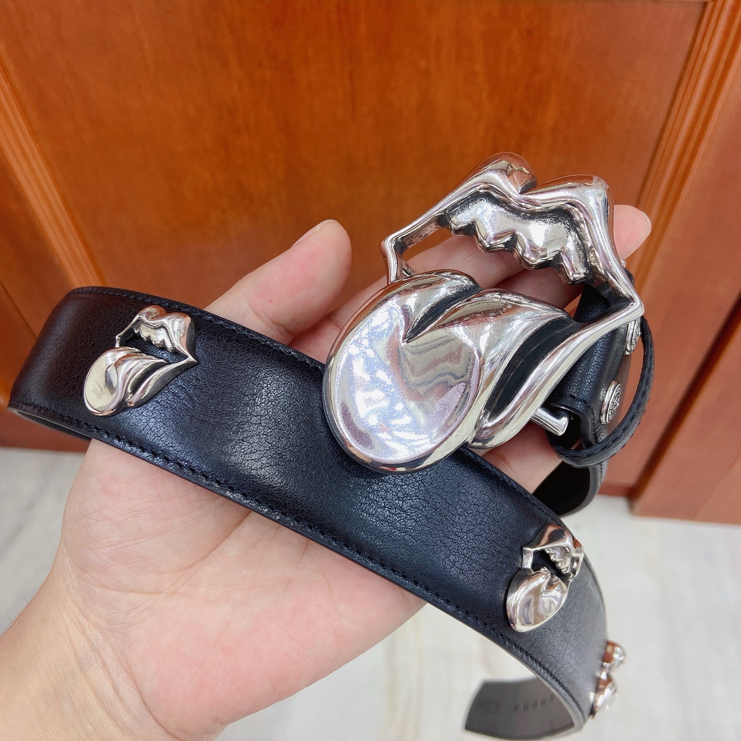 𝐂𝐡𝐫𝐨𝐦𝐞𝐇𝐞𝐚𝐫𝐭𝐬 克罗心满钉腰带。滚石大舌头👅黄铜镀925银五金搭配原版油腊头层牛皮，宽度3.8厘米， 整体风格