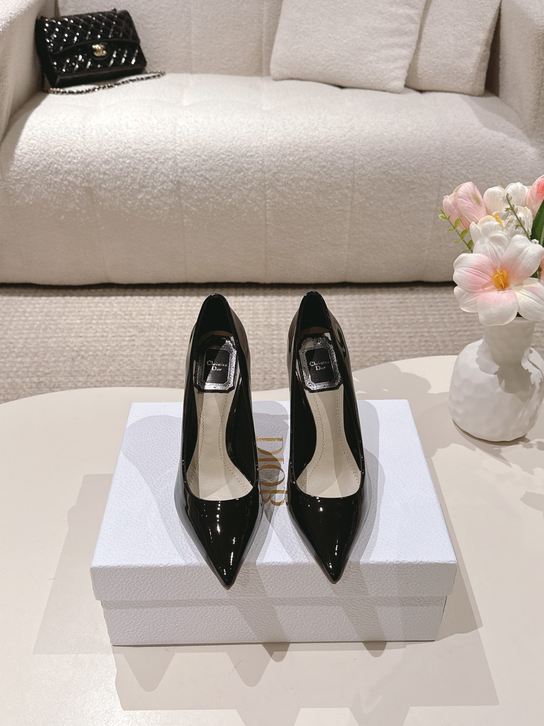 NO:463190,Dior 25SS spring and summer series pointed toe shoes, the market top version, welcome to see the version comparison material original patent leather fabric + sheepskin lining + Italian genuine leather outsole. The standard size is 34-42 (34 40.41.42. Custom made, no return or exchange), high heels single shoes, dior, dior, high heels, sheepskin, Leather soles19860909Dior 迪奥 25SS春夏系列尖头单鞋 市场顶级版,欢迎来看版对比材质原版漆皮面料+羊皮内里+意大利真皮大底.码数标准码34-42码(34 40.41.42.订做,不退不换）,高跟鞋单鞋,dior,dior,high heels,sheepskin,Leather soles,Women's Shoes