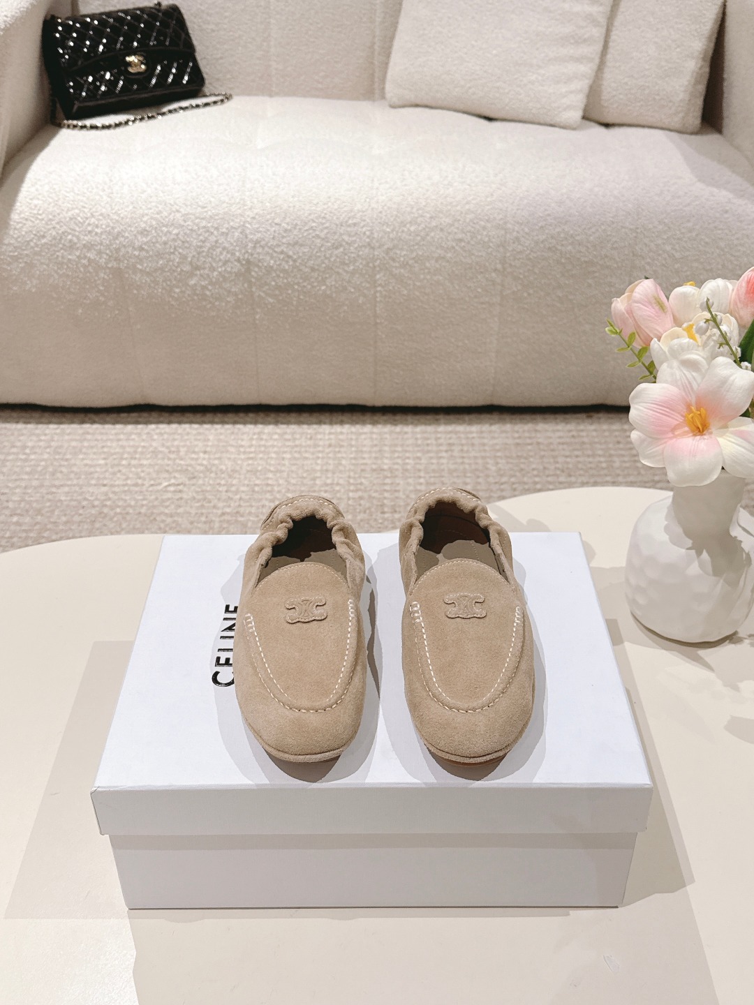 NO:463170,celine/Celin 25ss/The new fairy style flat-sole casual shoes, single shoes, Mary Zhen Loafers~ Bloggers from all walks of life have shown up · Custom imported cowhide is super comfortable and soft, fashionable and can awaken the colorful summer · Not picky at all and very easy to match · Invincible and versatile · Just buy it (Y version developed custom elastic Yangjing, plaid version, midsole, sole are all Y version molded) Customized upper imported elastic Yangjing, inner lining imported crystal sheepskin sole ZP molded sole Size 35-39 (40.41 customized non-return and exchange) (full package), loafers, celine, celine, loafers, mary jane, cowhide, sheepskin, sheep19860909celine/赛琳25ss/专柜新款仙女风平底一脚蹬休闲鞋单鞋玛丽珍乐福鞋～ 各路博主纷纷亮出·定制进口牛皮超级舒适柔软,时髦得来又能唤醒夏日缤纷·一点都不挑人又非常好搭配·无敌百搭·买就对了（Y版开发定制弹力羊京、格版、中底、鞋底全部是Y版开模的） 鞋面定制进口弹力羊京 内里进口水晶绵羊皮 鞋底ZP开模塑型大底 码数35-39(40.41定做不退换)（全套包装）,乐福鞋,celine,celine,loafers,mary jane,cowhide,sheepskin,sheep,Women's Shoes