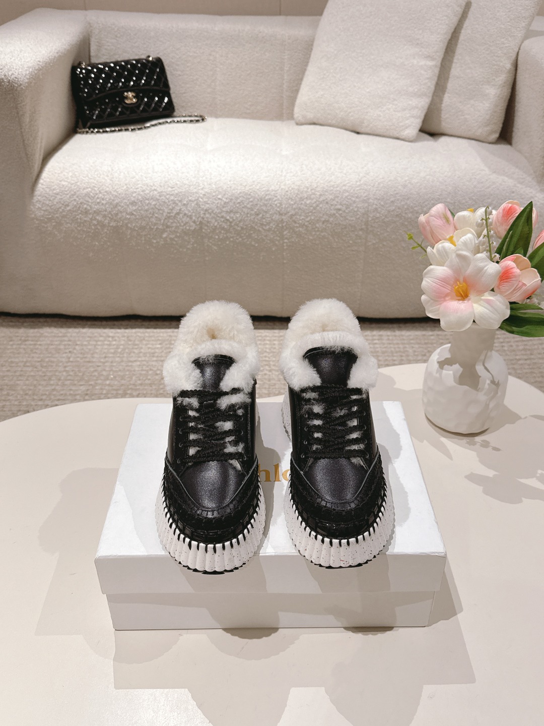 NO:465497,Chloe Chloe counters simultaneously launched the new casual shoes for 2025ss. Spring and summer models are popular in the entire fashion circle, with multiple colors and styles. This fabric uses imported cowhide, inside, real wool. The texture is refreshing and breathable, not stewed, fashionable and simple, goddesses love it, beautiful, 8.CM ultra-light rubber foam vacuum sole, very comfortable, size 35-42 (standard code 40.41.42 customized), loafers and fur shoes, chloe, loewe, loafers, cowhide19860909蔻依Chloe专柜同步上市2025ss新款休闲鞋.,春夏款广升 风靡整个时尚圈以来,多色多款,这款面料使用进口牛皮,内里,采用真羊毛.,质地清爽透气不焖脚 时尚简约范儿 女神都爱 美翻啦 ,8.CM超轻橡胶发泡抽真空大底,舒适得不要不要的,35-42码（标准码40.41.42定做）,乐福鞋毛毛鞋,chloe,loewe,loafers,cowhide,Women's Shoes