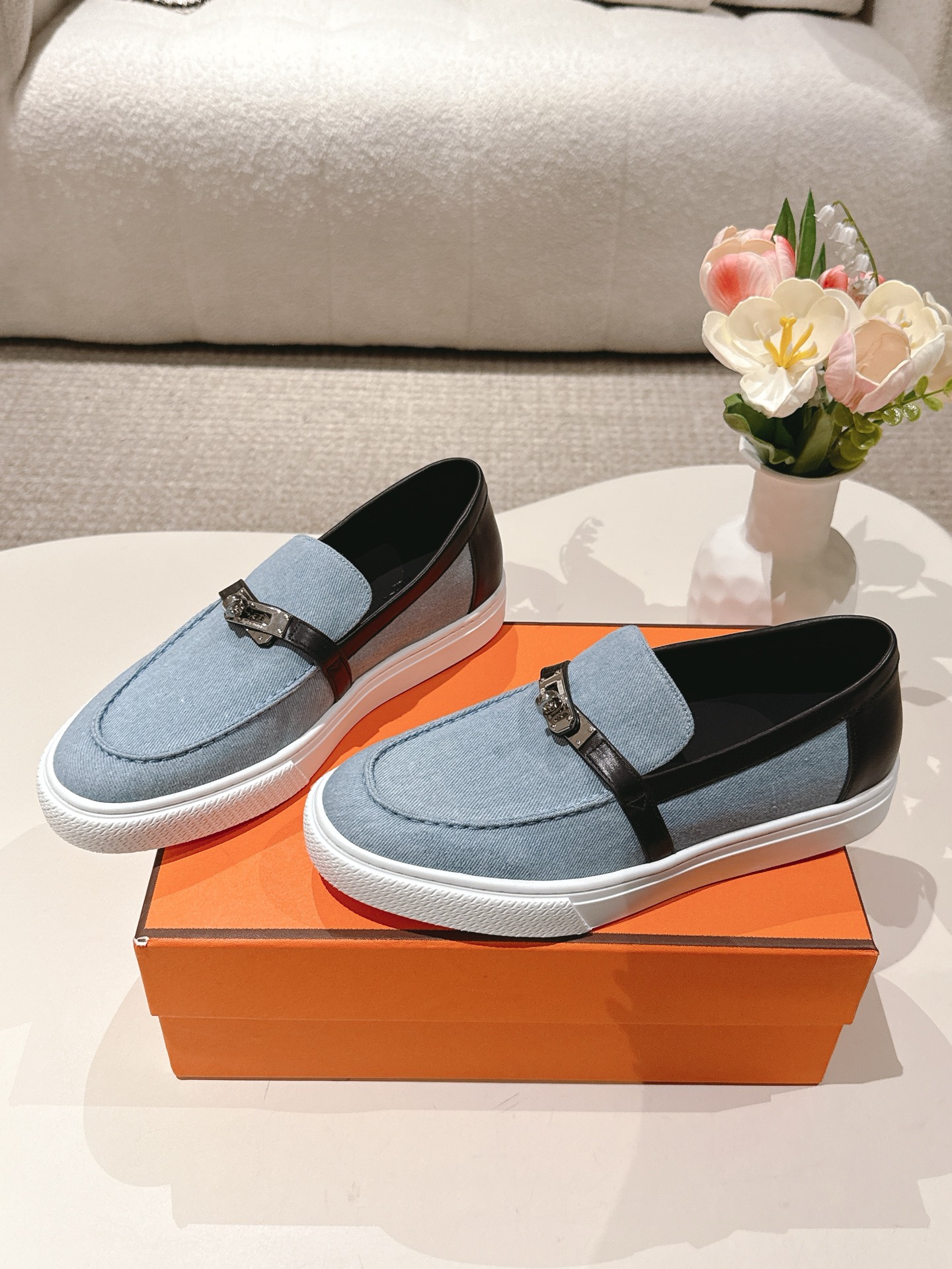 NO:469519,Couple style Men's Hermes 25ss autumn and winter new loafers, British retro design, classic and beautiful!  Original inverted mold last, with the ultimate 1:1 shape. Fabric ox back velvet/calf leather imported sheepskin lining, large sole open mold rubber sole size 35-45, loafers, hermes, loafers, cowhide, sheepskin19860909情侣款 男 Hermes 25ss秋冬新款乐福鞋,英伦复古设计,经典耐看！原版倒模楦型,极致1:1形体. 面料牛反绒/小牛皮 内里进口羊皮里 大底开模橡胶底 码数35-45,乐福鞋,hermes,loafers,cowhide,sheepskin,Women's Shoes