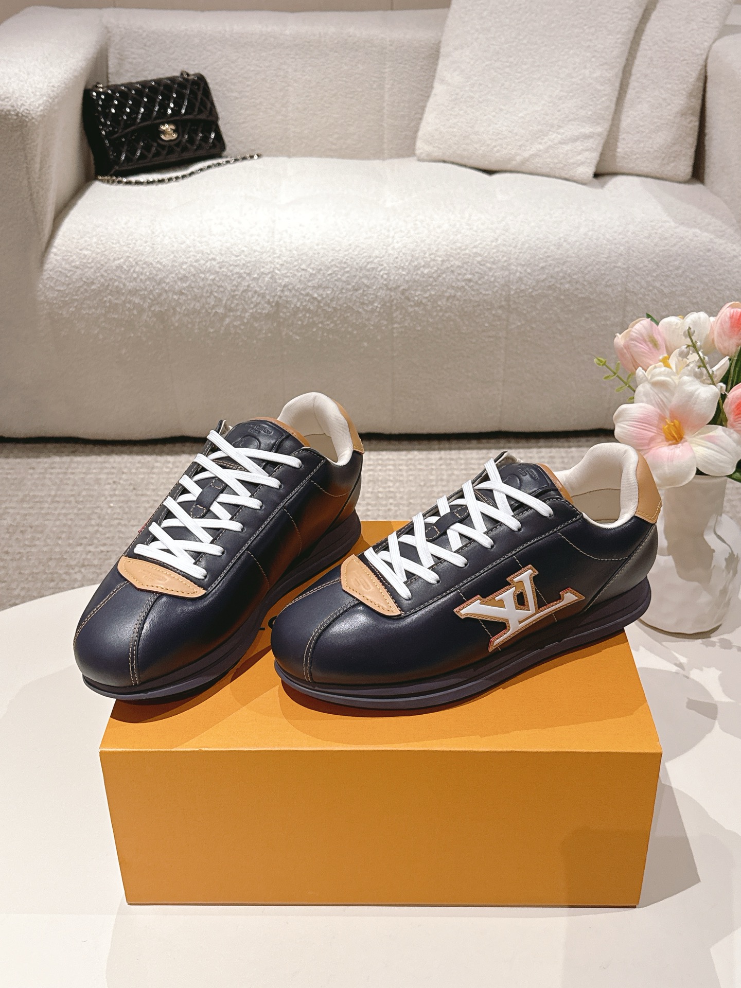 NO:470295,3D printed LV Louis Vuitton Buttersoft is the shoe king of this year. Feidong. Jointly-branded catwalk style fat den thick soles casual sports shoes Forrest Gump shoes This series includes from simple-style sports shoes to eye-catching running shoes. LV stands out with its iconic thick soles and modern aesthetics, while other styles use luxurious suede, leather and canvas materials. Some sports shoes are designed with futuristic design, emphasizing functionality and comfort, and moving towards sports-style luxury shoes Fabric: cowhide lining: mesh sole: TPU outsole thick sole 3CM Size: women's 35-40 (40 custom-made non-return) Men's 39-45 (45 custom-made non-return), casual shoes/sports, louis vuitton, louis  vuitton,sneakers,cowhide,chamois leather198609093D打印款 LV 路易威登 Buttersoft是今年的鞋王 菲董 联名 走秀款 胖丁 厚底 休闲 运动鞋 阿甘鞋 此次系列包括从简约风格的运动鞋到引人注目的跑鞋.LV以其标志性的厚底和现代美学脱颖而出,而其他款式则采用了奢华的麂皮、皮革和帆布等材质.一些运动鞋设计富有未来感,强调功能性与舒适性,并向运动风格的奢华鞋履迈进 面料 : 牛皮 内里 : 网布 鞋底 : TPU大底 底厚 3CM Size : 女款35-40（40订做不退换）  男款39-45（45订做不退换）,休闲鞋/运动鞋,louis vuitton,louis vuitton,sneakers,cowhide,chamois leather,Women's Shoes