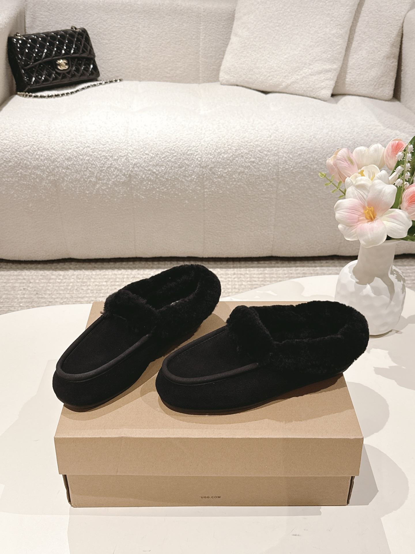 NO:470340,Ugg 25ss Autumn and Winter, Thin Sole, Snow Boots Square Toe, Trendy Products, Even Celebrities rush to wear, Zhou Dongyu, This neckline design is high first and then low, especially showing the body proportions, each of them is a long-legged beauties. Material is waterproof buffalo back velvet, real wool inside Size35-39 (40 customized, non-return and exchange), semi-dragged fur shoes, boots19860909Ugg 25ss 秋冬 薄底 雪地靴方头 潮款单品就连明星都要抢着穿呢 周冬雨 这款领口设计先高后低,特别显身材比例,各各都是长腿美女 材质防水牛反绒 内里真羊毛 Size35-39（40 订做不退换）,半拖毛毛鞋,boots,Women's Shoes