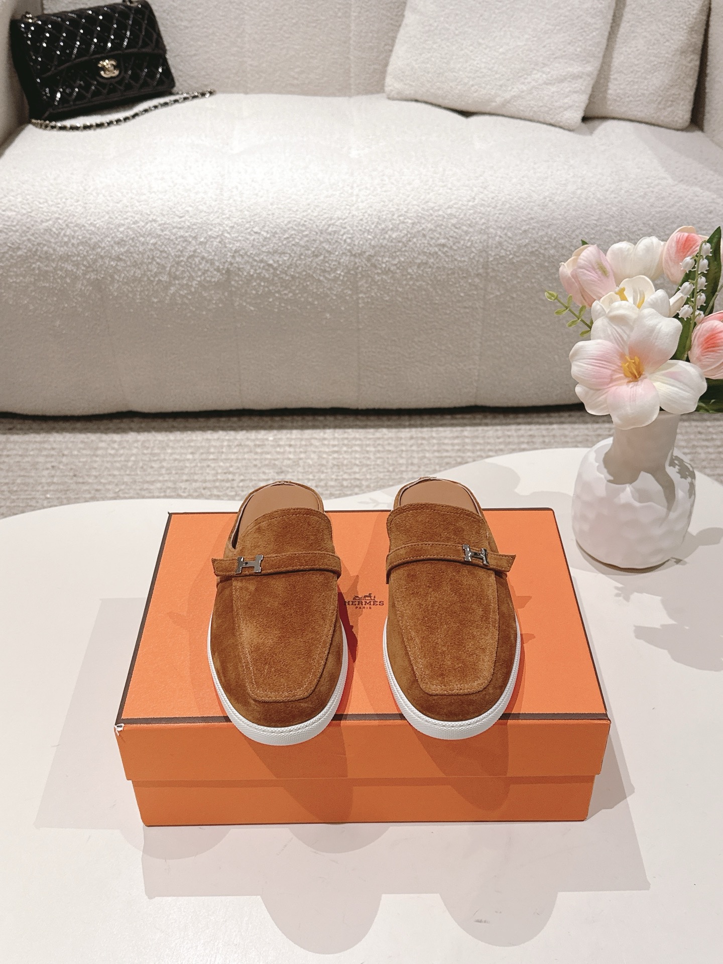 NO:470333,Men's size Hermes 25ss autumn and winter new loafers, British retro design, classic and beautiful!  Original inverted mold last, with the ultimate 1:1 shape. Fabric cattle back velvet/calf leather imported sheepskin large bottom open mold rubber bottom size 35-45, semi-drag, hermes, hermes, loafers, cowhide, sheepskin19860909男码 Hermes 爱马仕25ss秋冬新款乐福鞋,英伦复古设计,经典耐看！原版倒模楦型,极致1:1形体. 面料牛反绒/小牛皮 内里进口羊皮里 大底开模橡胶底 码数35-45,半拖,hermes,hermes,loafers,cowhide,sheepskin,Women's Shoes