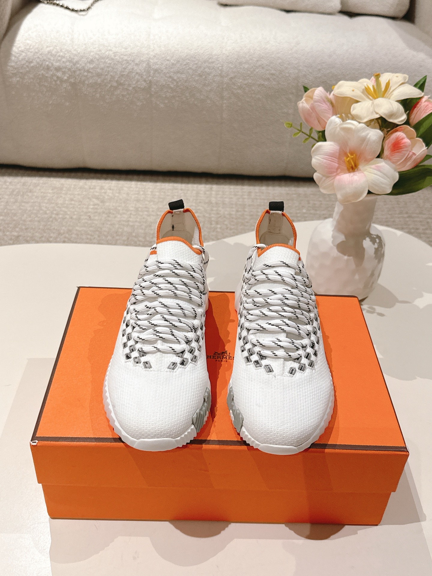 NO:477309,Couple model men's 10 Hermes Top version # Hermes H-h Family Classic Couple Model Casual Sports Shoes Couple model Casual footwear Sports Daddy Shoes combine high-tech canvas and suede goatskin, and are decorated with exaggerated 'H' letters on the rubber sole, italic design and bright colors to show vitality, continuing the brand design inspiration. Walking through the city lightly, feeling unrestrained and comfortable. Delivery counter exquisite packaging, original fabric, special fabric, and beef velvet, custom breathable mesh surface, large sole open mold TPU + rubber foam material, bottom thickness 3CM, size 35-45, 46 customized, casual shoes/sports shoes, hermes, hermes, sneakers, sheepskin, chamois leather19860909情侣款男10 Hermes 顶级版本# 爱马仕H家经典情侣款 休闲运动鞋 情侣款休闲之履运动老爹鞋结合高科技帆布与麂皮山羊皮,在橡胶鞋底上饰以夸张“H”字母,斜体设计和鲜艳色彩展现活力,延续品牌设计灵感.轻盈漫步都市,感受无拘舒适. 配送专柜精美包装 面料原版材质特殊布料和牛反绒 内里定制透气网面 大底开模TPU+橡胶发泡材质 底厚3CM 码数35-45,46订做,休闲鞋/运动鞋,hermes,hermes,sneakers,sheepskin,chamois leather,Women's Shoes