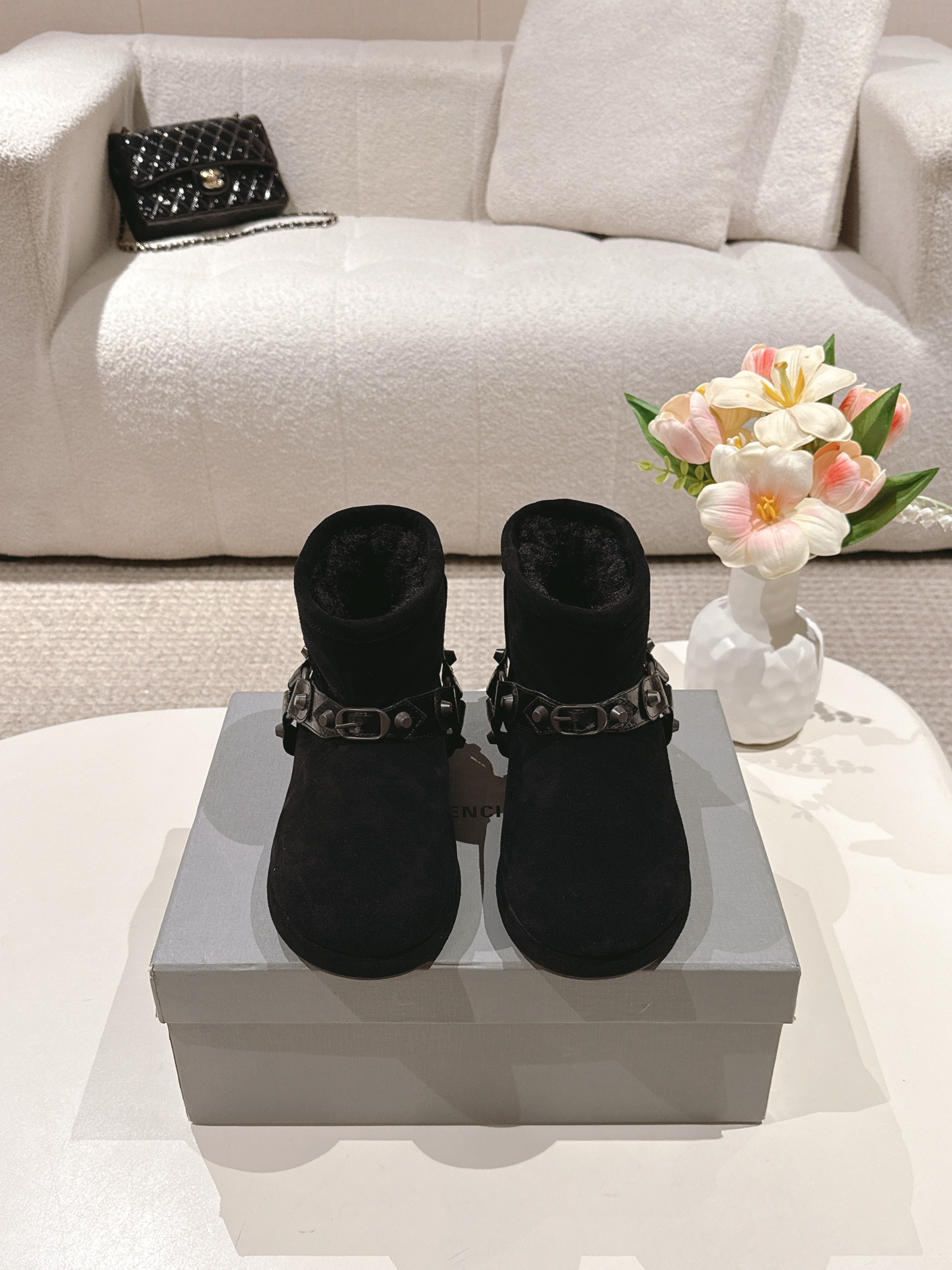 NO:534548,BALENCIAGA*Balenciaga F022 2025ss autumn and winter new wool short boots snow boots are indispensable in winter, you won’t regret it when you close your eyes, and you will feel very comfortable and comfortable when you put your feet on (ZP custom fabric) Custom imported cashmere, custom imported wool inside, molded sole ZP outsole, size 35-39 (40 custom made, no return or exchange), snow boots, balenciaga, balenciaga, boots19860909BALENCIAGA*巴黎世家F022 2025ss秋冬新款羊毛短靴雪地靴 冬日凛凛不可缺之一,闭眼入都是不会后悔·上脚非常舒服超舒服（ZP订制面料） 鞋面定制进口羊绒 内里定制进口绵羊毛 鞋底开模ZP大底 码数35-39（40订做不退换）,雪地靴,balenciaga,balenciaga,boots,Women's Shoes