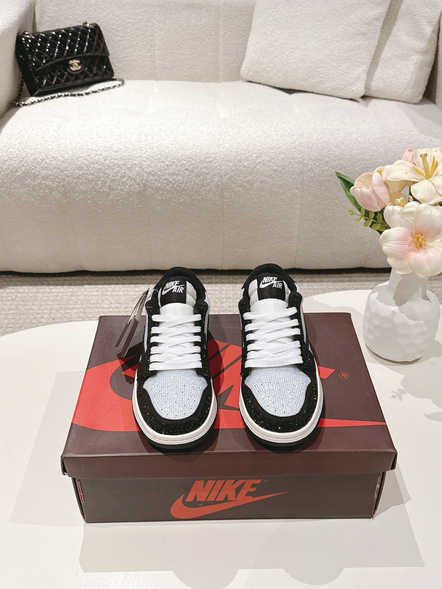 NO:578238,Couple model NIKE Nike couple model sneakers, the latest high and low sneakers!  Hot on the market. The entire upper is electro-embroidered with rhombus and breathable sponge. It looks like a stylish outsole. The sole is 4 centimeters. You will really grow taller in seconds when you put it on!  This shoe is the latest super popular casual shoe in the counter. It really makes your feet taller and your legs longer! You must buy one of these sneakers. I am completely obsessed with the actual product. Size35-45 Couple wear, casual shoes/sneakers, sneakers19860909情侣款 NIKE耐克情侣款板鞋最新高低帮运动鞋 ！火爆上市 整个鞋面电绣菱格走线透气海绵,像个款型大底, 鞋底4公分 穿上真的秒增高！这款鞋是专柜超级火爆最新休闲鞋 脚真的显高显腿长!一定要入手一款的运动鞋.实物更是让我彻底沦陷了 Size35-45 情侣装,休闲鞋/运动鞋,sneakers,Women's Shoes