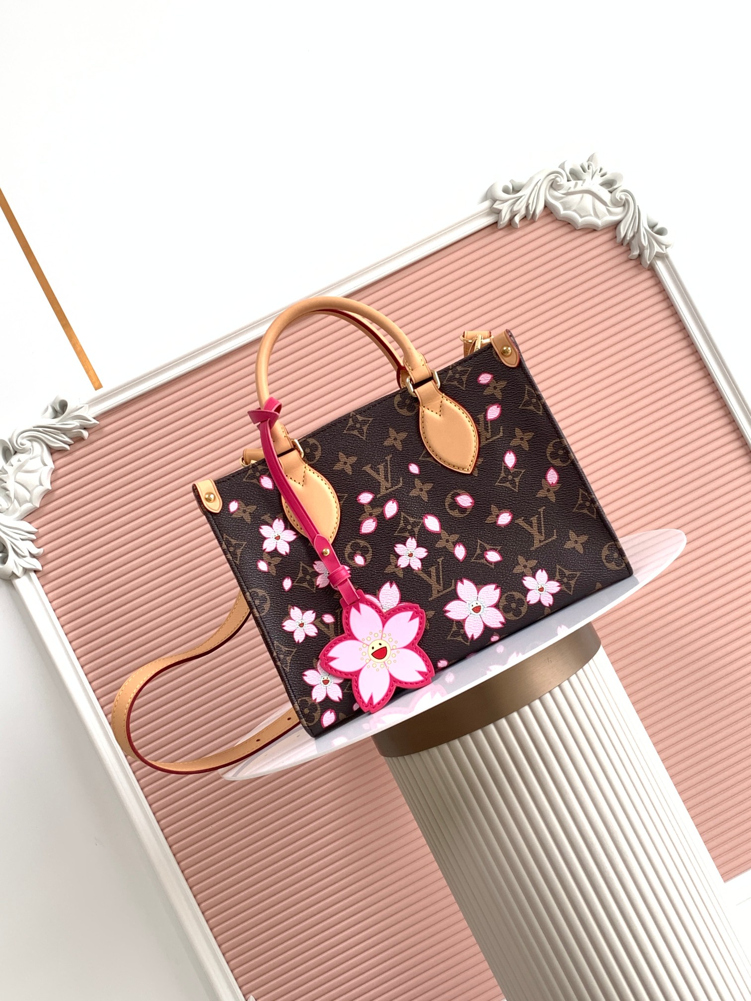 P450 [orden original superior del chip de transcodificación 163c01] M13269 Cherry Blossom 🌸 Este pequeño bolso OnTheGo…