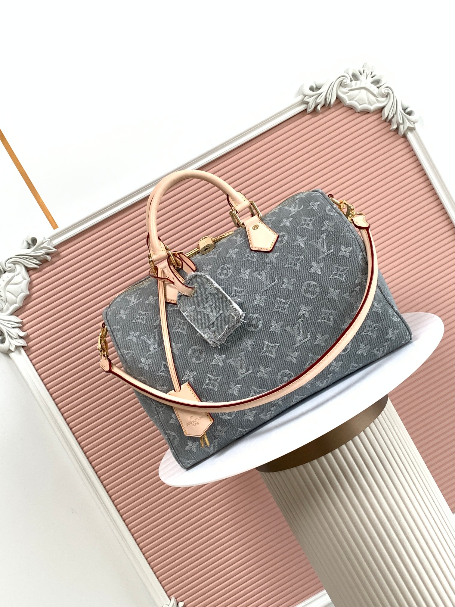 P560 [Chip de transcodificación 163c01] M13344 Top vaquero gris Original Este bolso Speedy Soft 30 se basa en el exquis…