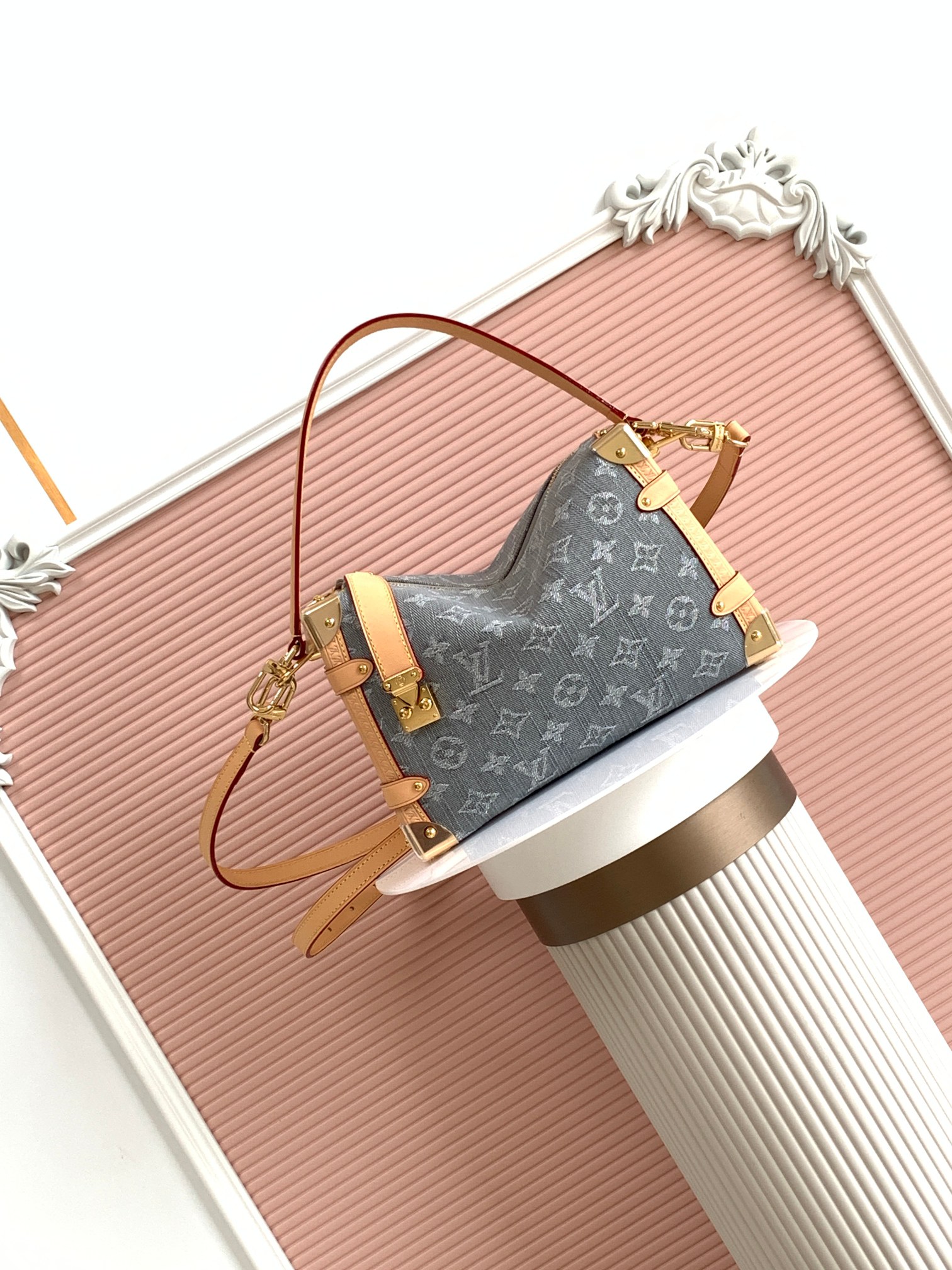 P560 [163c01 Transcoding Chip] M13285 Grey Denim Top Original Este bolso mediano Side Trunk reinterpreta el patrón Mono…