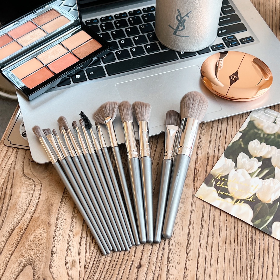 Yves Saint Laurent Makeup Brush Set - BeautyMakeUp