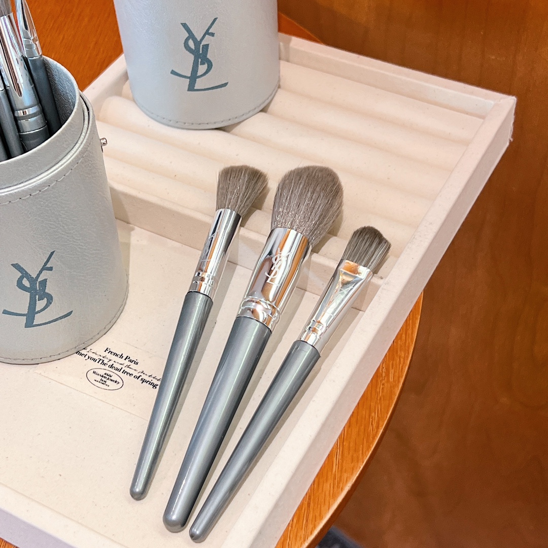 This professional-grade makeup brush set features resilient bristles - BeautyMakeUp 4