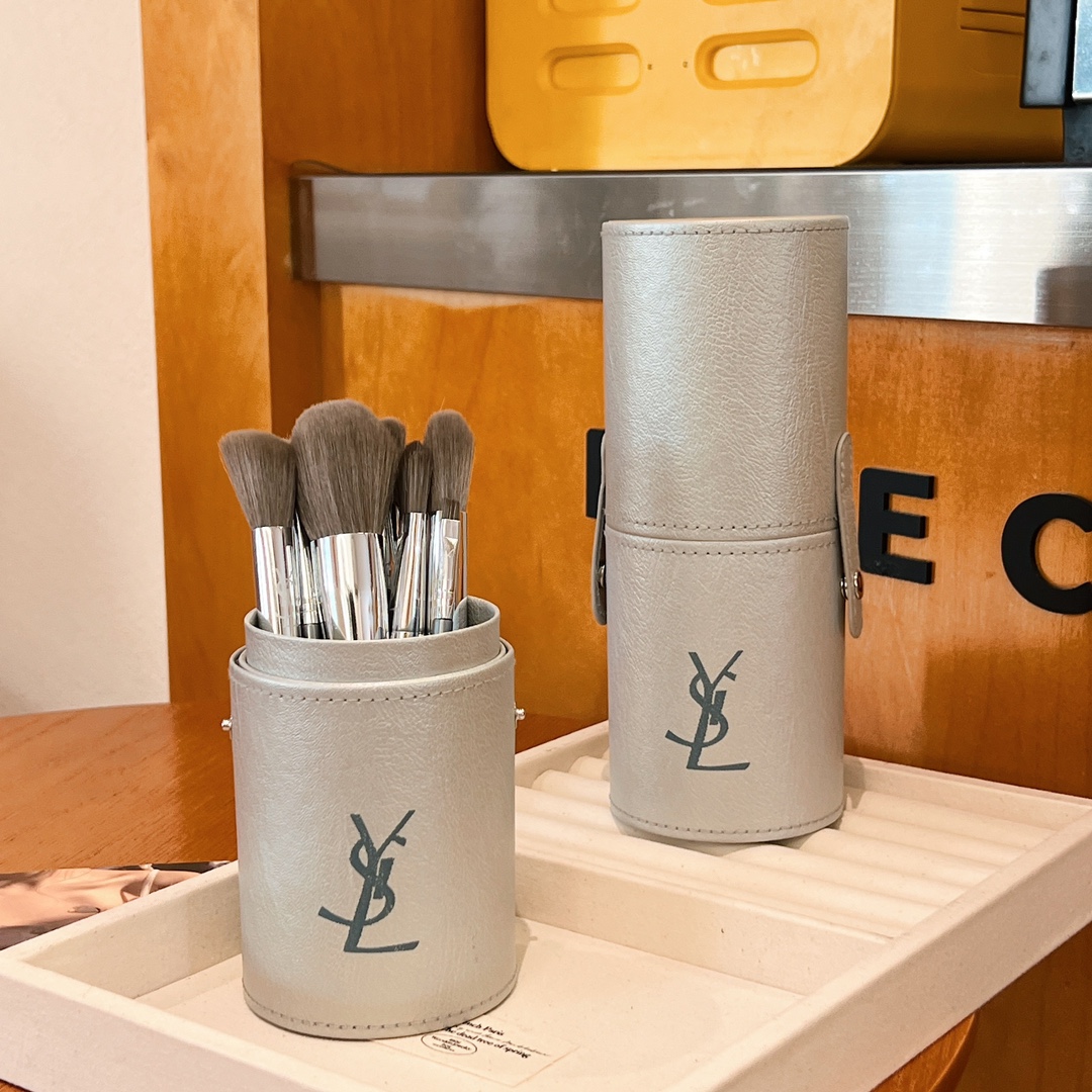 This professional-grade makeup brush set features resilient bristles - BeautyMakeUp 6