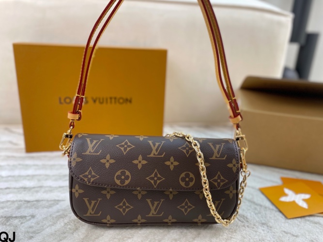 Louis Vuitton Ivy WOC: Versatile Crossbody Bag with Chic Chain Detail 1 Louis Vuitton Ivy WOC: Versatile Crossbody Bag with Chic Chain Detail