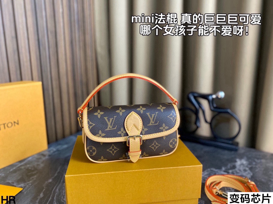 P270 Full Set Of Packaging | | Lv Diane Mini Baguette When I Saw This Bag, I Was Immediately Struck By It It’s So Cute The Shape Of The Mini Baguette Is Just Like A Walking Bag. It’s Especially Suitable For Carrying When You’re Not At Work Or Traveling Far Away. It’s Also More Refined And Cute With The Addition Of A Small Handbag Size: 19 10 Changeable Chip
