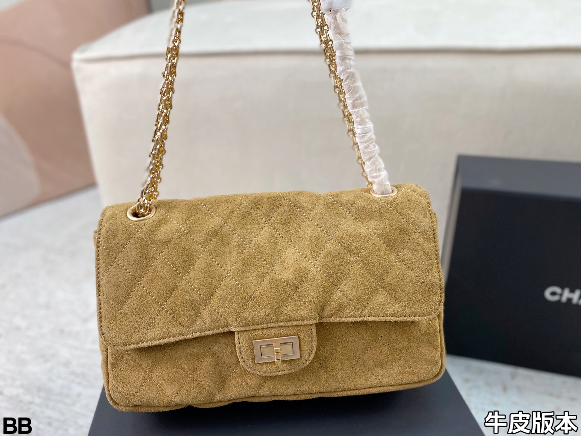 P435 Complete Package | | Chanel 2.55 Suede Second-hand Armpit Bag, Classic Diamond Patternpleated Suede, Retro Hardware With Super Texture, Chain Length Is Very Friendly, Not Height-conscious, Very Convenient For Daily Travel, Classic Style In The Bag, A Must-have For Fashionistas Size: 25 15 Suede Version