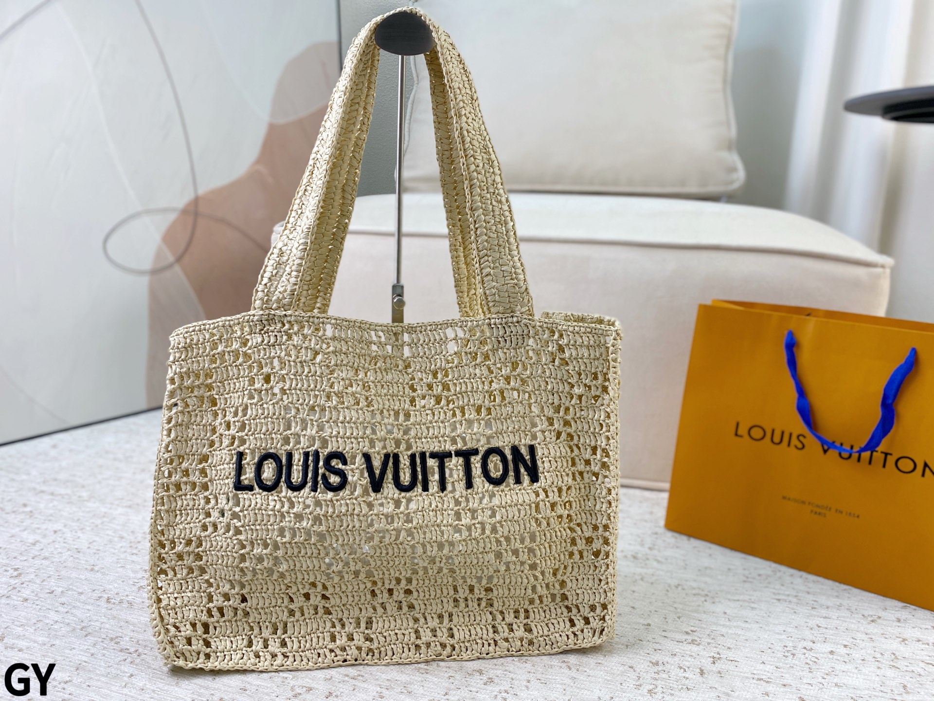 P180 Airplane Box | | French Fashion Lv Straw Bag | Can Be Worn By Both Men And Women | Full Of Holiday Style | Size: 40 30