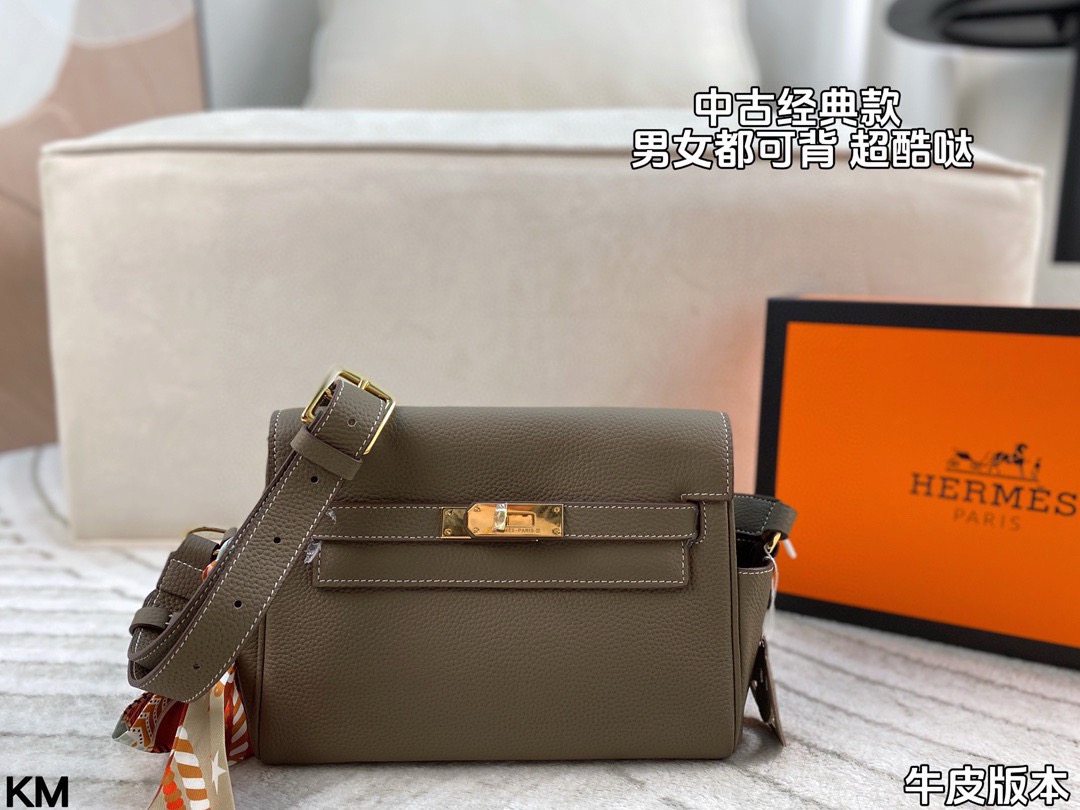 P338 Folding Box | | Hermes Kelly Messenger Messenger Bag. The Cowhide Messenger Bag Perfectly Combines The Classic Elements Of The Kelly Bag. It Has A Practical Large Capacity, An Adjustable Leather Shoulder Strap With An Etriviere Horse Orange Buckle, Enlarged Metal Components And A Side Bag For Easy Storage. Super Elegant Size: 25 17 Cowhide