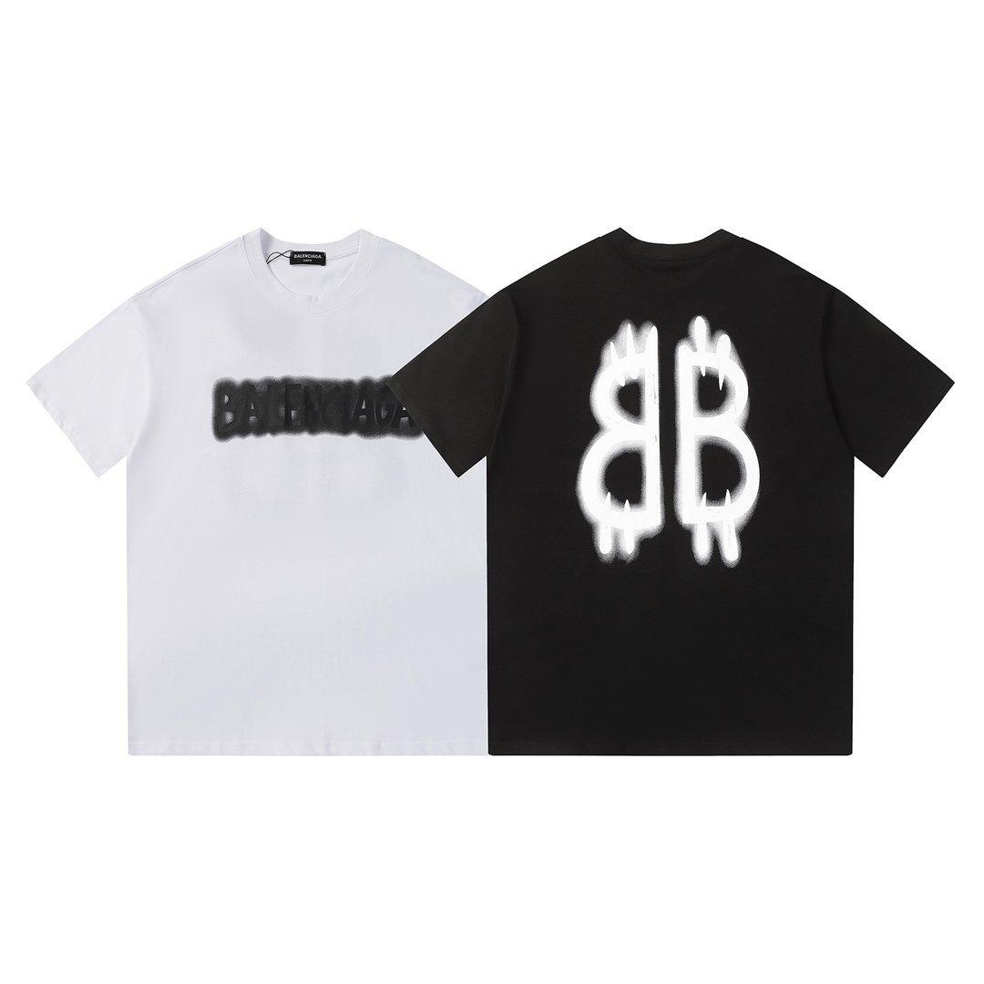 【Pbdeb????】货号：XCBzwdqq8\nBalenciaga巴黎世家新款印花T恤短袖\n颜色：黑色 白色\n尺码：S M L XL XXL