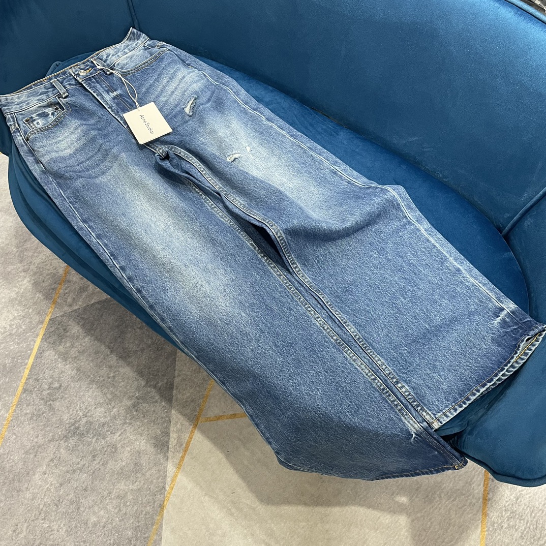 NO:307825,213Acne new simple straight wide-leg jeans, the style is visible to the naked eye and looks slim. Of course, the style is worthy of praise. The upper body feels completely different with a good style. 1 color code number 26.27.28, acne studios, jeans, alexander wang19860909213Acne 新款简约直筒阔腿牛仔裤,版型肉眼可见的显瘦啊,值得好好夸的当然是版型,好版型上身感觉完全不同的,1色码数26.27.28,,acne studios,jeans,alexander wang,Women's clothing