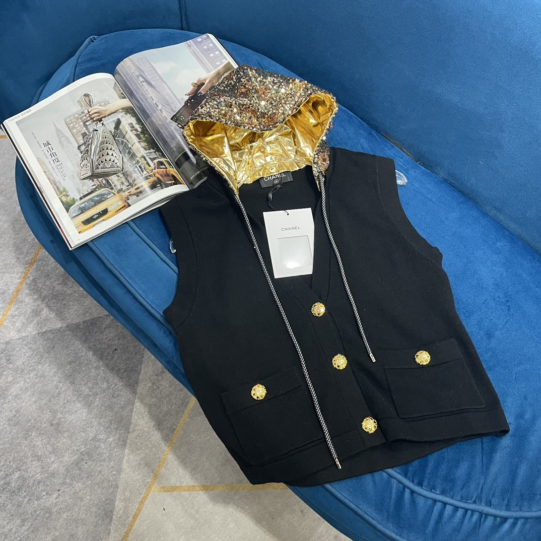 NO:307333,Chane* New product is available for the shelves Handmade hooded knitted vest 24 early spring series Customized YB full wool material Soft and comfortable texture Hooded vest tailoring Open mold closure decoration Layered to create a fashionable style Fully hand-sewn beaded double C hat Detachable design concept Make the style of dressing more varied Band with a hat Gorgeous and fashionable Remove the hat Simple temperament Replacement Sister or Kochi sister Switch at will Customized surface accessories Definite version This vest has 2 versions, Fashion cotton, Knitted full wool, Pay attention to distinguish between orders Higher version 36 38 40,,chanel,hats,alexander wang19860909Chane* 新品上架 手工坊连帽针织马甲 24早春系列 定制YB全羊毛材质 质感柔软舒适 连帽马甲剪裁 开模襟扣装饰 叠穿出时髦风格 全手工缝制珠片双C帽子 可拆卸设计理念 让穿搭风格更为多变 带上帽子华丽时髦 拆卸帽子简约气质 御姐或高知姐姐随意切换 定制面辅料 认准版本 此款马甲做有2个版本 时装全棉 针织全羊毛 下单注意区分 高版本 36 38 40,,chanel,hats,alexander wang,Women's clothing