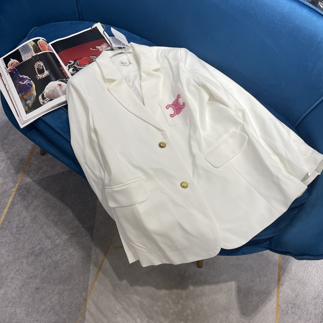 NO:307296,The latest style of early spring letter embroidered logo suit jacket, custom gold metal buckle, silhouette cut top body looks fashionable, pocket practice shows the sense of detail everywhere, high version 2 color codes,, jackets & coats, business suit, alexander wang19860909早春最新款 字母刺绣logo西装外套,定制金色金属扣,廓形的剪裁上身很显时髦感,口袋做法 处处彰显细节感,高版本 2色码数,,jackets & coats,business suit,alexander wang,Women's clothing