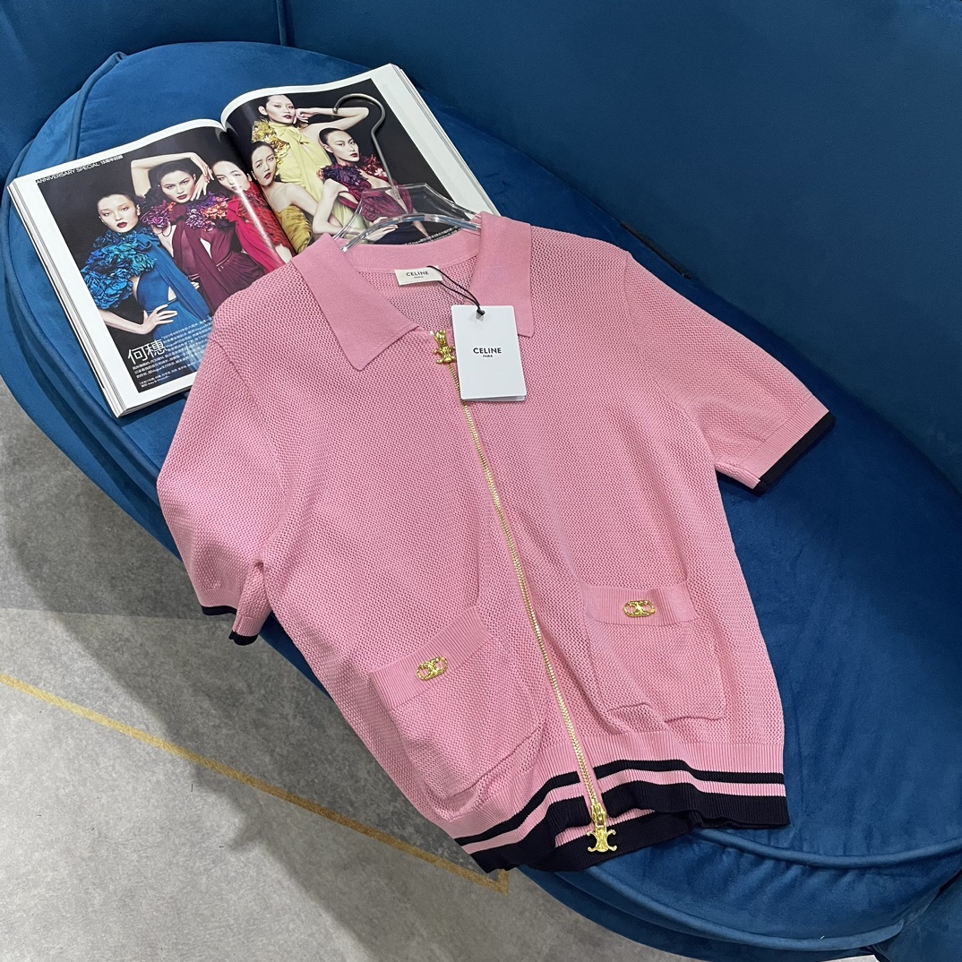 NO:307319,Celin* New product is available for sale Polo neck hollow knitted cardigan, comfortable and soft texture, with letter logo pattern on the back, the cardigan presents a playful and sweet style, the first choice for daily commuting, customized facial accessories, accurate version, high version 2 colors, celine, alexander wang19860909Celin* 新品上架  Polo领镂空针织开衫 舒适软糯 质感 后背饰以字母logo图案 开衫呈现出俏皮甜美风格 日常通勤首选穿搭 定制面辅料 认准版本 高版本2色,,celine,alexander wang,Women's clothing