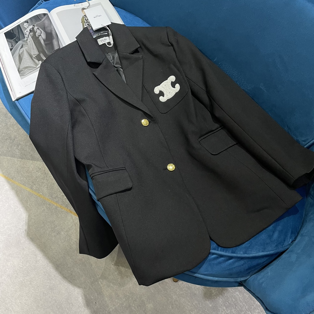 NO:315048,Celin* The new lapel suit jacket universal suit jacket looks white and loose, and can make you look fashionable and retro, and is more inclusive to your figure~ Suitable for daily commuting, with a sense of high-end 1 color code S,,celine, jackets & coats,business suit,alexander wang19860909Celin* 新款翻领西装外套万能西装外套贼显白宽松版型更能穿出时髦感跟复古感 对身材也更有包容性～ 适合日常通勤 自带高级感 1色码数S,,celine,jackets & coats,business suit,alexander wang,Women's clothing