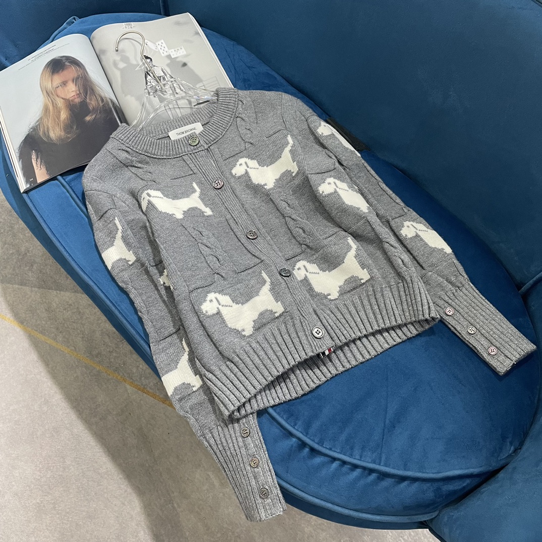 NO:307316,College style Xingxing puppy knitted cardigan Star dog pattern fashionable design three-dimensional and stylish, showing high-quality 1 color code SML, alexander wang19860909学院风星星小狗针织开衫 星狗图案时髦感设计立体有型,彰显高级品位1色码数SML,,alexander wang,Women's clothing